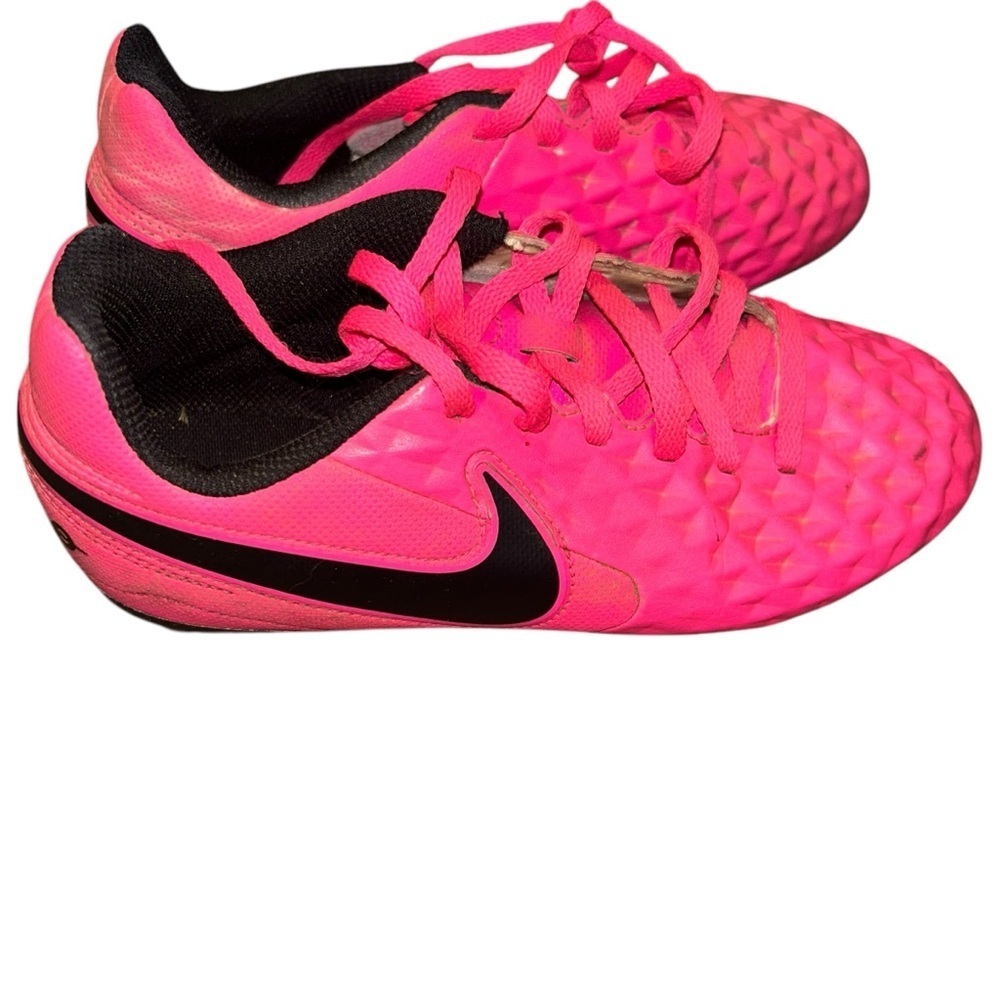 Girls Nike kids Nike Tiempo Legend 8 Club hot neon pink soccer cleats youth 2 2y